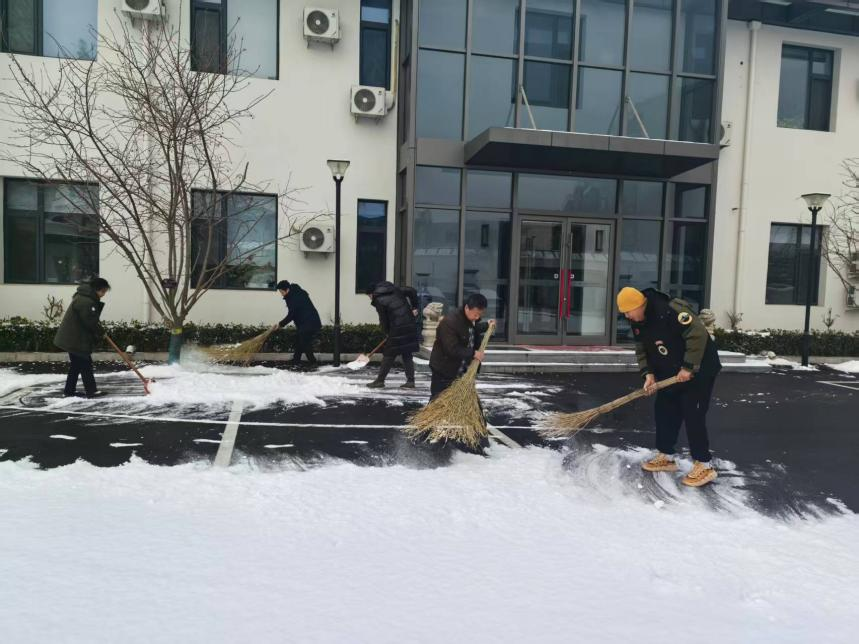 聞令而動，暖心除雪！公司積極開展掃雪鏟冰活動